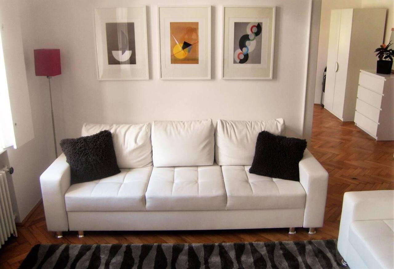 Spacious 1 Bed Basilica - With Balcony * Budapeszt