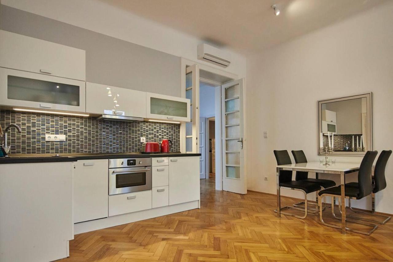 Spacious 1 Bed Basilica - With Balcony * Budapeszt