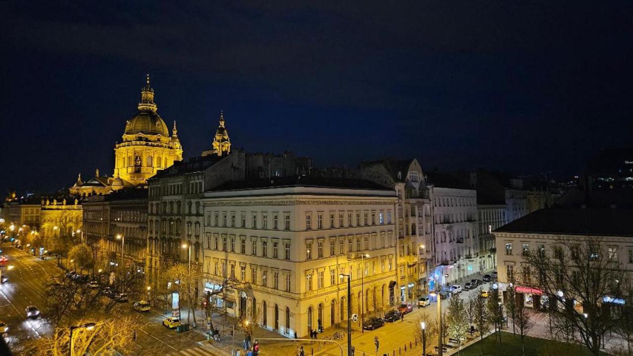 Spacious 1 Bed Basilica - With Balcony Apartamento Budapest