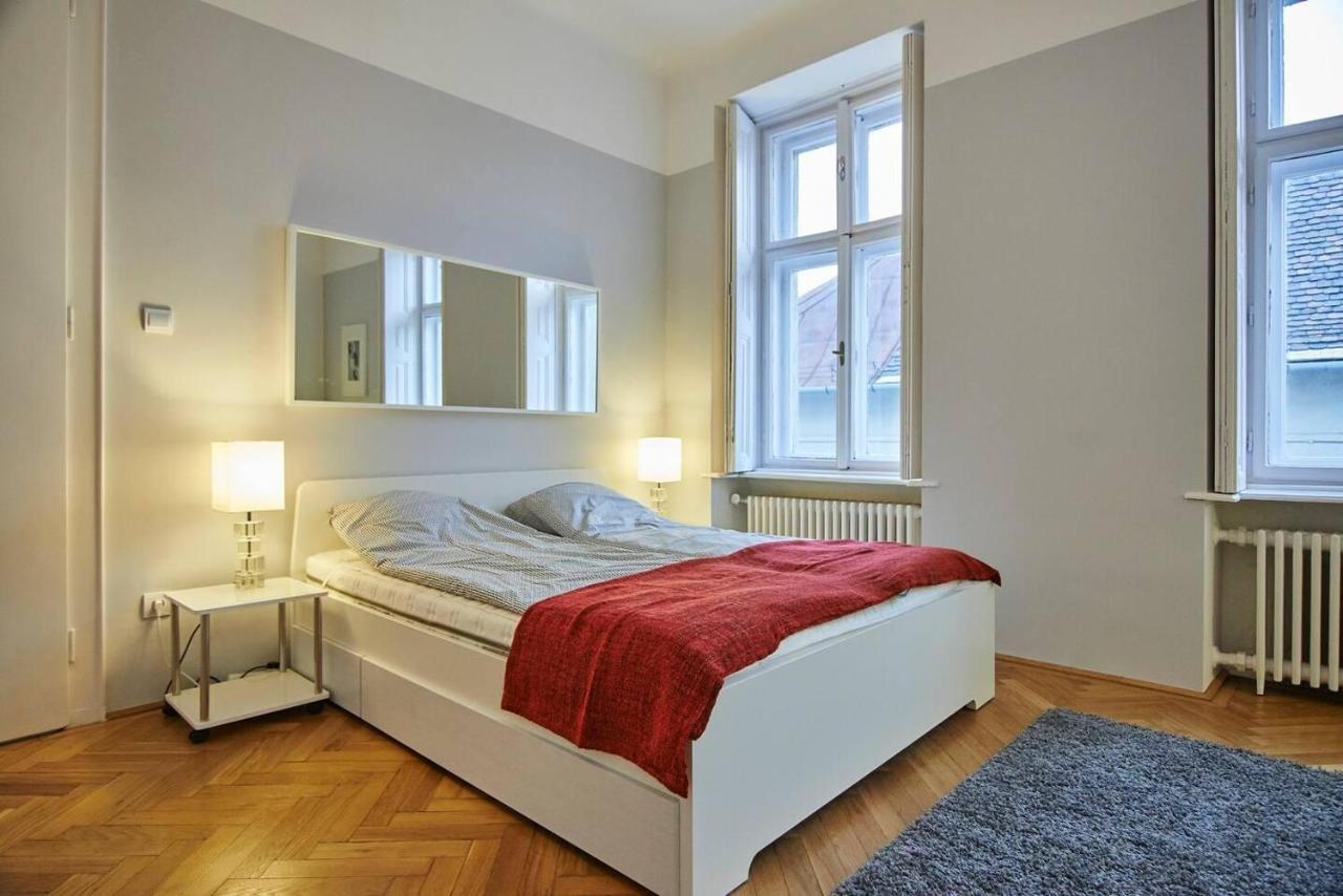 Apartamento Spacious 1 Bed Basilica - With Balcony