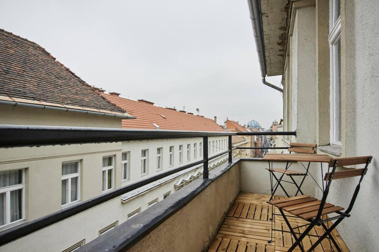 Apartman Spacious 1 Bed Basilica - With Balcony